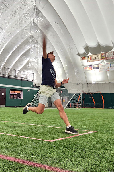 Throwing the world record paper airplane